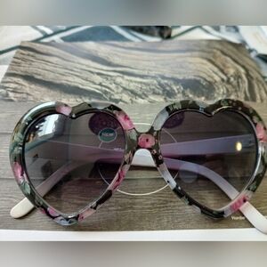 Vintage Heart-Shaped Sunglasses